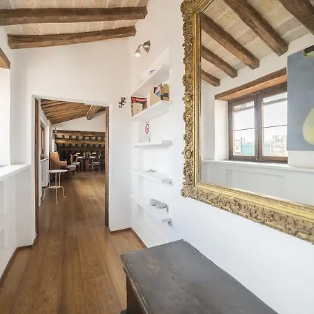 Piazza Di Pietra - Charme Homes Apartment