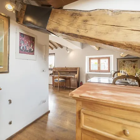 Piazza Di Pietra - Charme Homes Apartment Rome