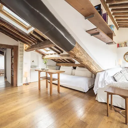 Piazza Di Pietra - Charme Homes Apartment *
