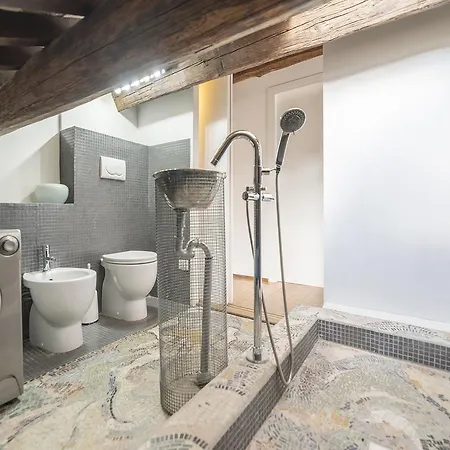 Piazza Di Pietra - Charme Homes Rome