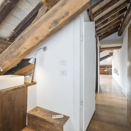 Apartment Piazza Di Pietra - Charme Homes *