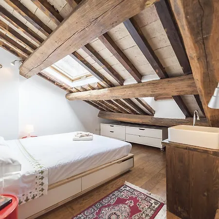 Piazza Di Pietra - Charme Homes